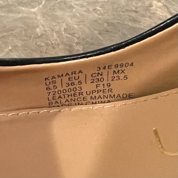 🎉HP🎉 Calvin Klein Pointed Heels Black W/ Gold Tone Logo Accent - Picture 5 of 8